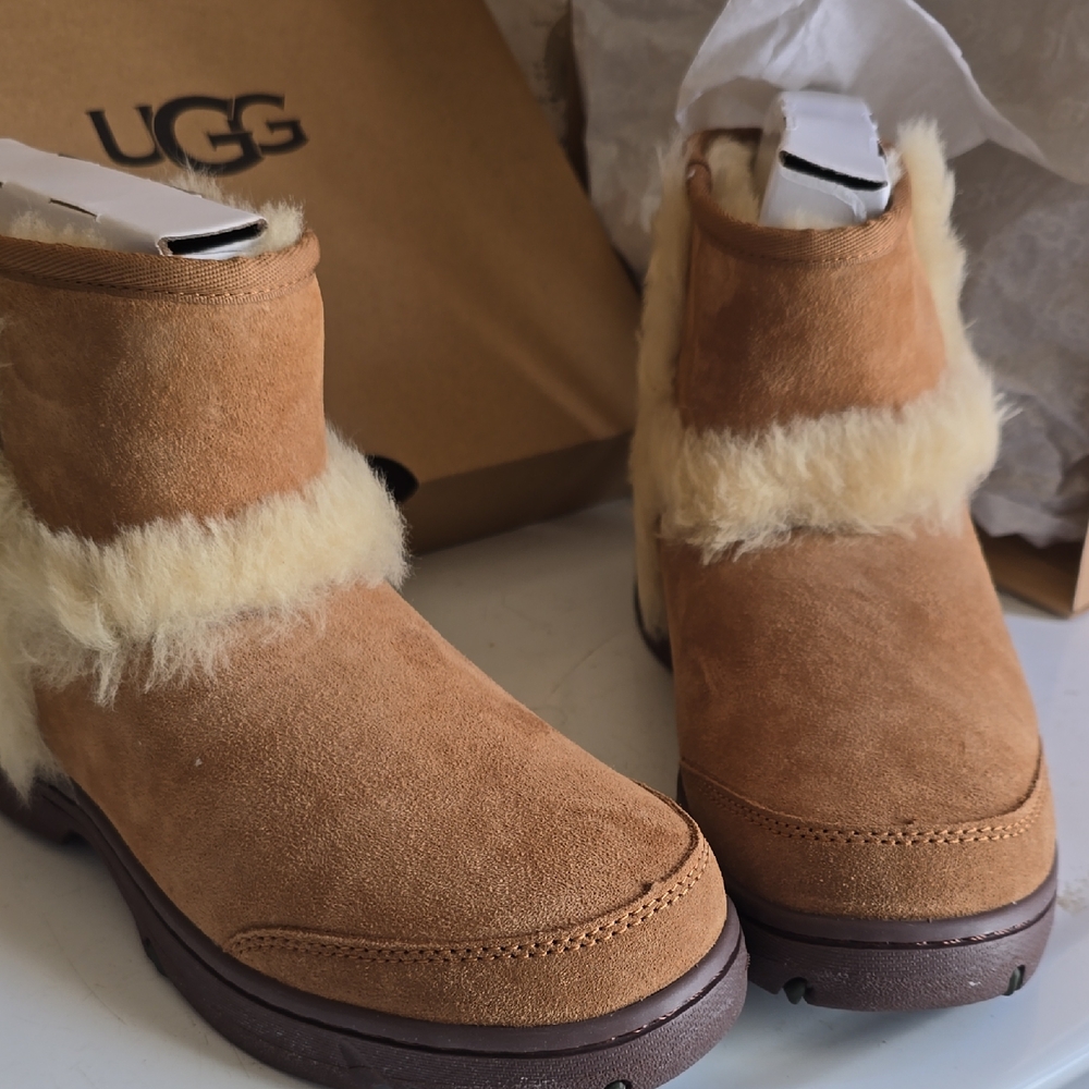 Authentic UGG Sunburst Mini, Color Chestnut Size 9